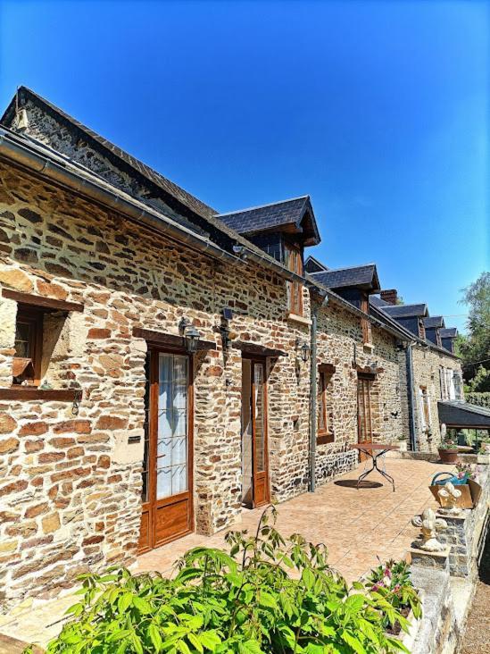 Le Moulin De Benneville Chambres D'Hotes, Petit Dejeuner Compris Cahagnes 외부 사진