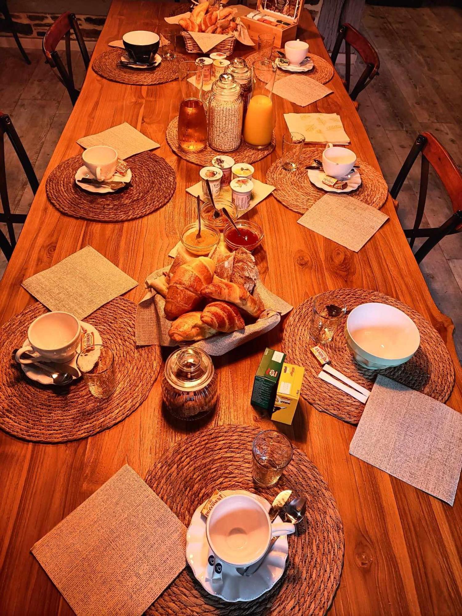 Le Moulin De Benneville Chambres D'Hotes, Petit Dejeuner Compris Cahagnes 외부 사진